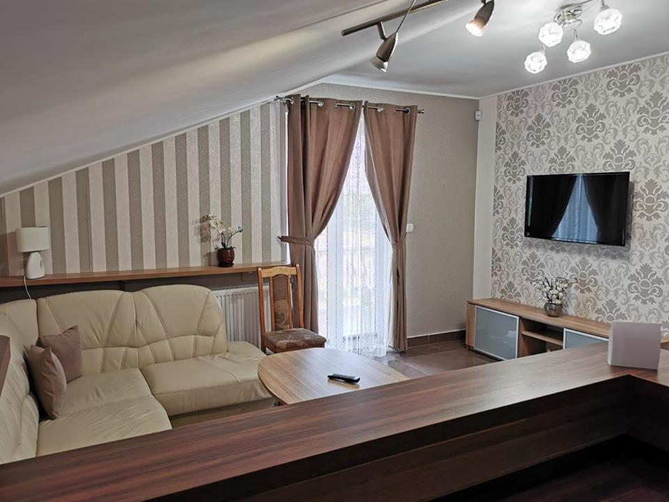Dworek Nad Stawem & Laznia Piwna Ostrow Mazowiecka Luaran gambar