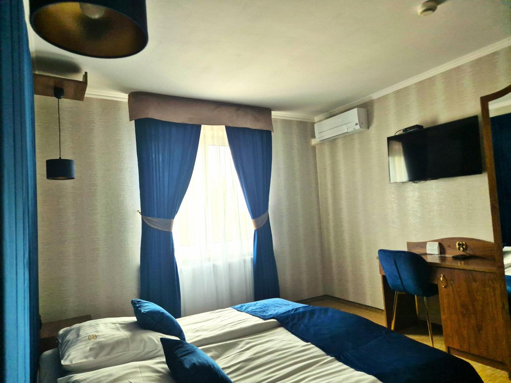 Dworek Nad Stawem & Laznia Piwna Ostrow Mazowiecka Luaran gambar
