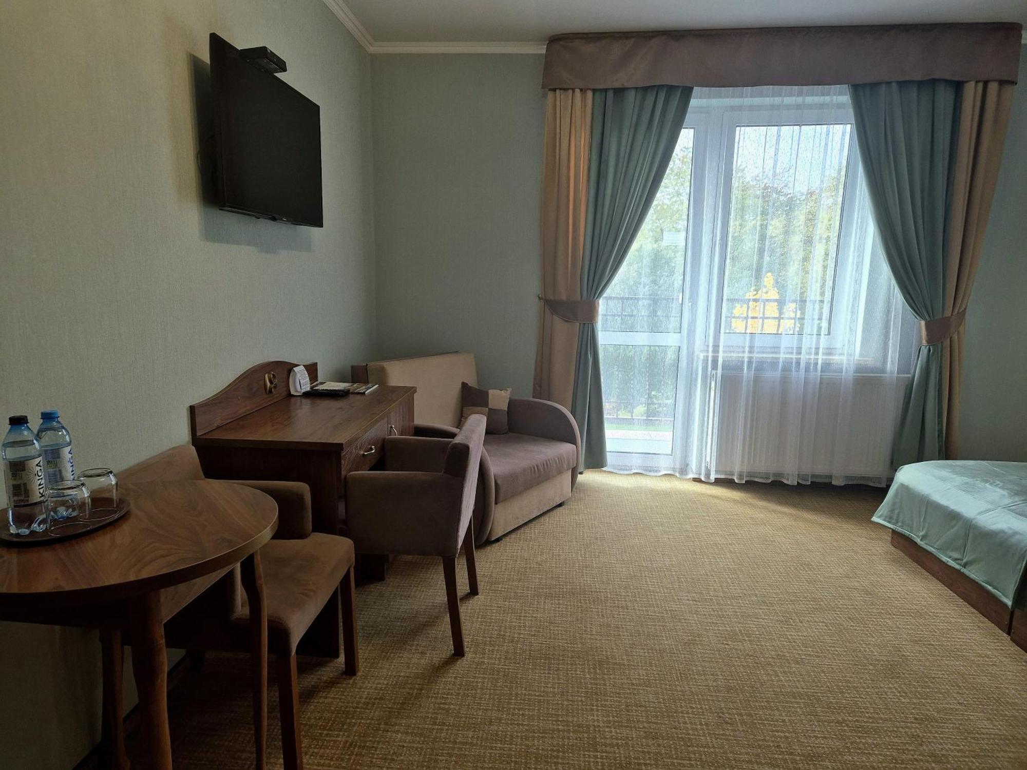 Dworek Nad Stawem & Laznia Piwna Ostrow Mazowiecka Luaran gambar